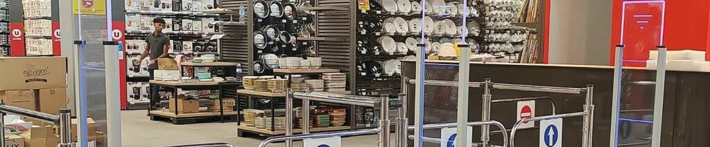 Warensicherungsantennen mit LED am Supermarkt-Eingang